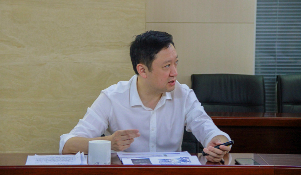 杜巖岫同志參加支部活動，為黨員講授黨課