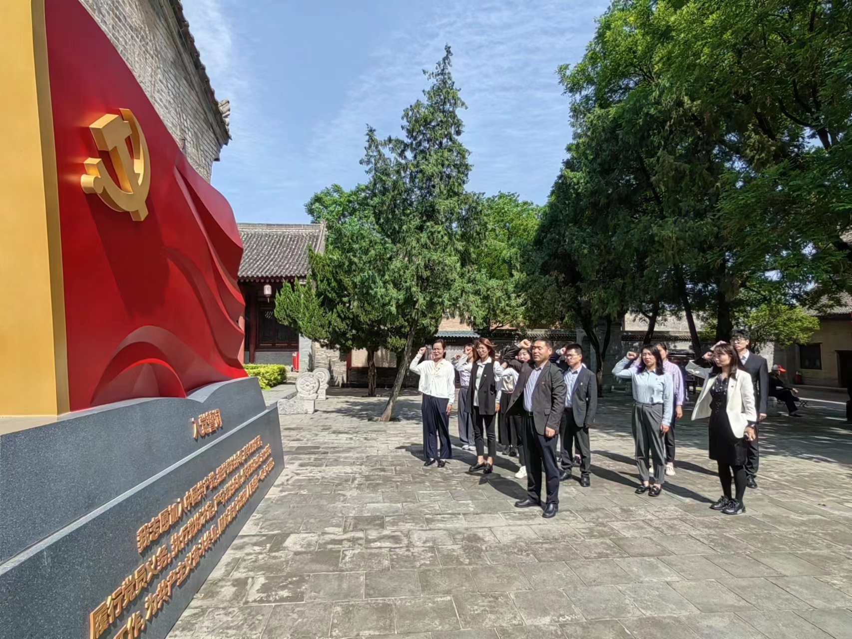 “重溫紅色歲月，弘揚革命精神” ——人力資源中心支部暨投資管理部黨支部主題聯(lián)合黨日活動